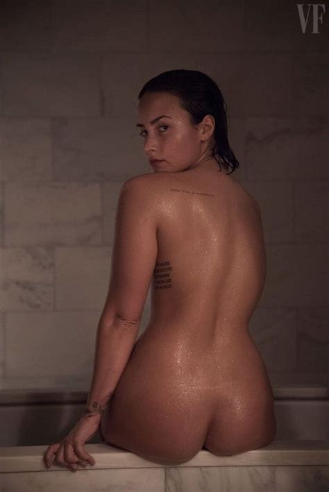 demi lovato s hot wet nude ass livesexhunter