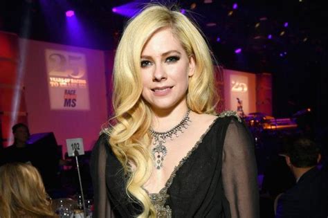 avril lavigne opens up about battle with lyme disease i had accepted death the independent
