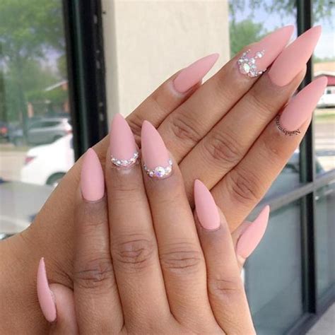 27 Terrific Designs Done With Gel Nail Polish To Try This