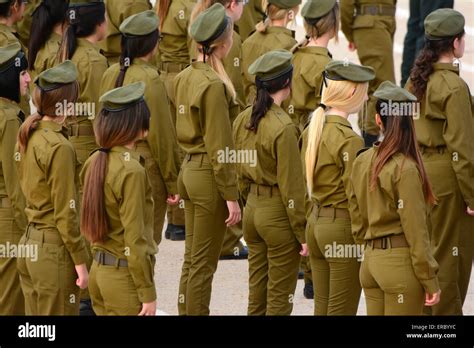 israeli women soldier stock photo  alamy