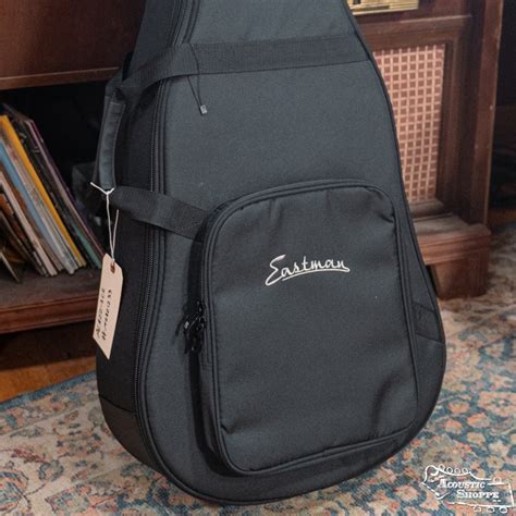 eastman black deluxe padded gig bag