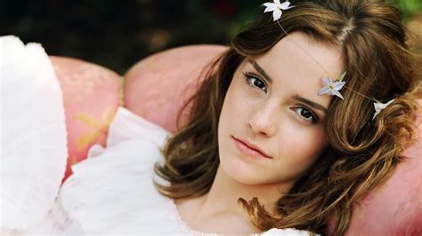 Cute Hollywood Actress Emma Watson Hd Wallpapers