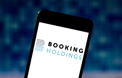 booking  stock  short technical analyst   travelcenter booking  hours  day