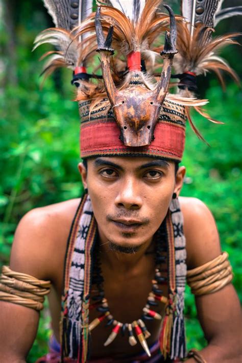 indonesia borneo kayan dayak people headhunter