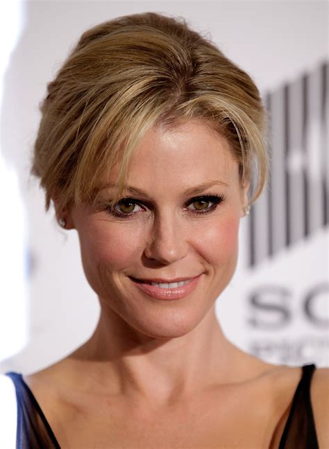 julie bowen pictures hotness rating unrated