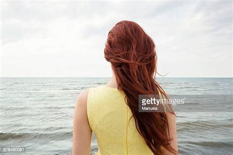 Redhead Woman From Behind Photos Et Images De Collection Getty Images