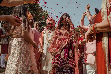 gorgeous delhi wedding   charming couple wedmegood