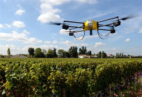 ways agricultural drones  revolutionizing farming technology