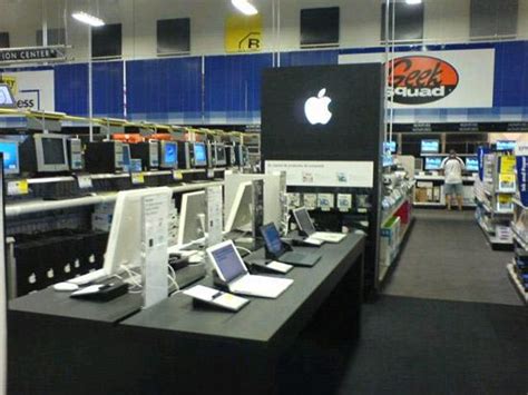 buy stores  feature walled  apple boutiques