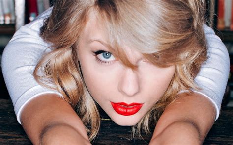 Taylor Swift Eyes Wallpaper Hd Wallpaper Background