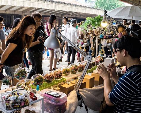 everyday folk market   local people city nomads