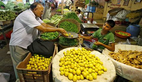food prices push indias retail inflation higher