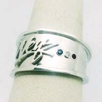wear  signet ring
