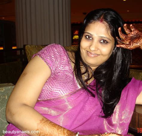 hot celebrity bollywood tamil mallu aunties photos