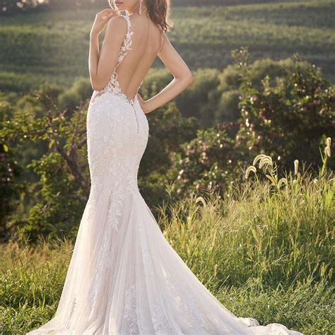 19 Sexy Wedding Dresses For The Bold Bride