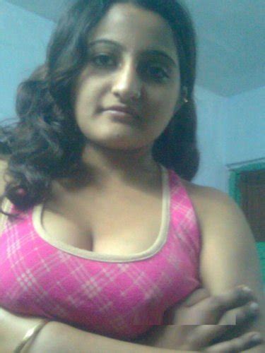 gujarati on web cleavage show by gujarati bhabhi in pink sleevless top