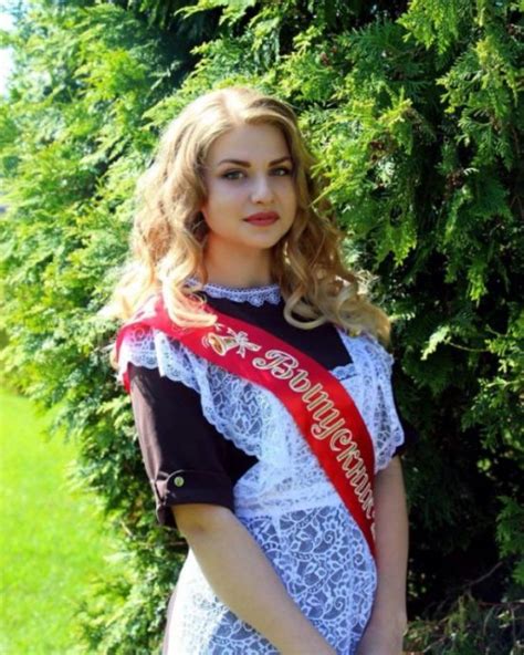 beautiful russian girls celebrate graduation day part 2 26 pics