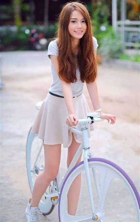 cute skirts if you want to get noticed 29 chicas ciclistas chica en bicicleta y ciclismo mujer