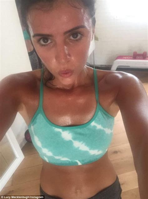 Towie S Lucy Mecklenburgh Shows Off Toned Abs In Instagram
