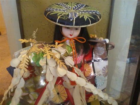 Japanese Geisha In Glass Case Signed Very Elaborate Collectors Weekly