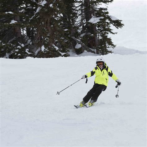 de snelle jongens zoeven  de piste met deze super ski jassen en skibroeken van spyder