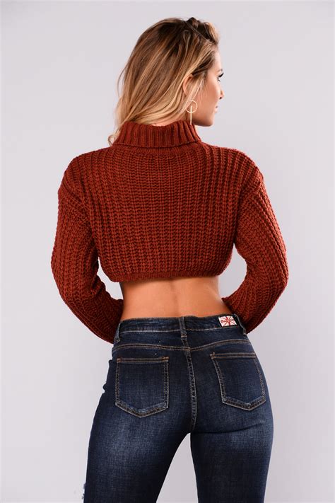 zoey turtleneck crop sweater rust