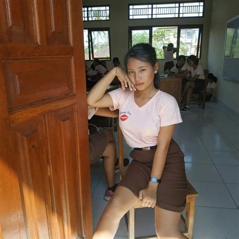 pin oleh ubur ubur di indonesian school girl