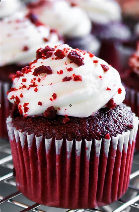 red velvet cupcakes with cream cheese icing erren s kitchen