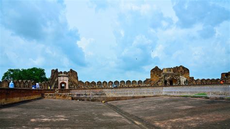 jhansi fort history timing architecture entry fee major attraction