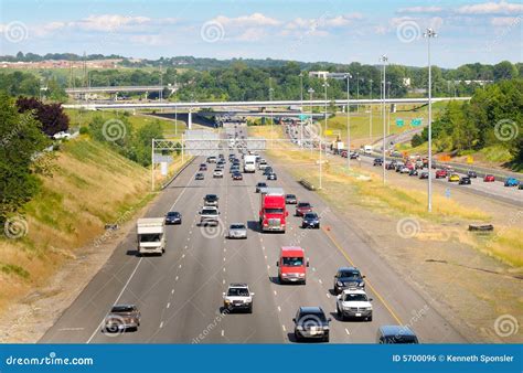 het verkeer van de snelweg stock foto image  vrachtwagen
