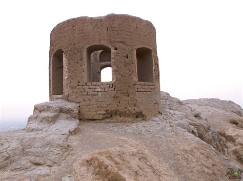 atashgah zoroastrian fire temple  isfahan photo gallery iran