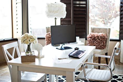 2 Ways To Put A Feminine Touch On Your Office Space Women In Business