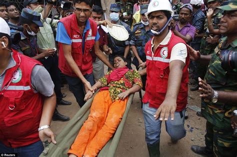 Bangladesh Building Collapse Daughter S Agony As She Discovers Her