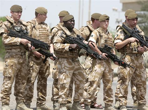 hundreds  british troops  return  iraq    year  train local forces  fight