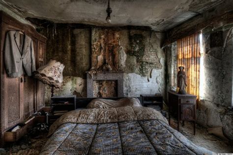 stunning pics of an abandoned farmhouse where the bed is still made photos huffpost