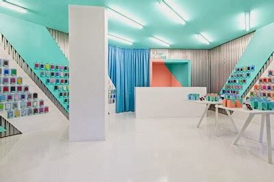 merancang desain toko minimalis  lantai  unik