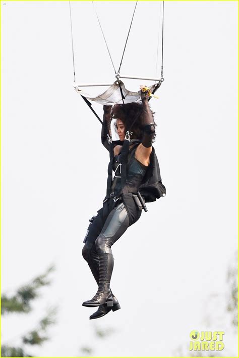 Zazie Beetz Films Her Own Stunts On Deadpool 2 Set