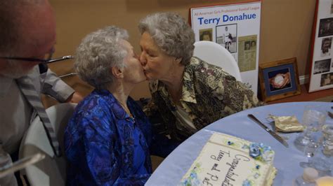 Netflixs A Secret Love Captures A Lesbian Couples 70 Year Romance