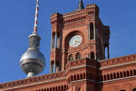 das rote rathaus geschichte wissenswertes und besucherinfos