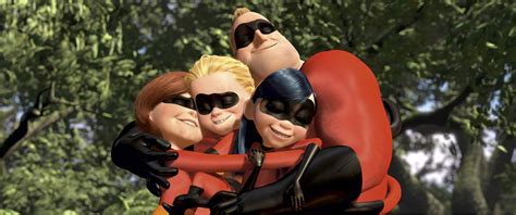 the incredibles 2 plot violet and dash may fight crime after bob parr and elastigirl jack jack