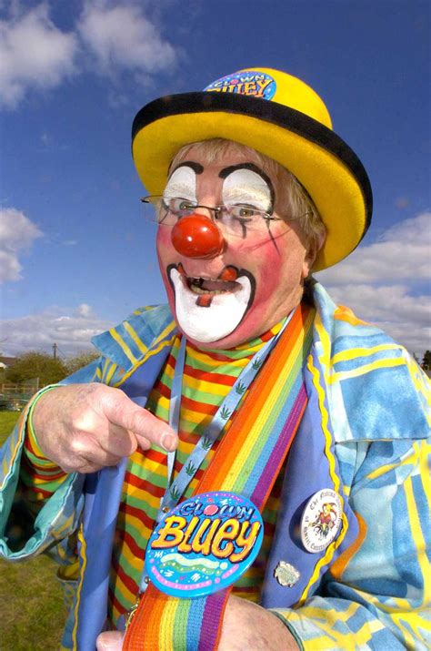 circus clowns  view video click youtube clowns pinterest