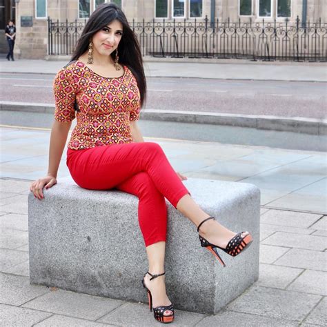 see photos of pakistani fashion designer girl alia raffia