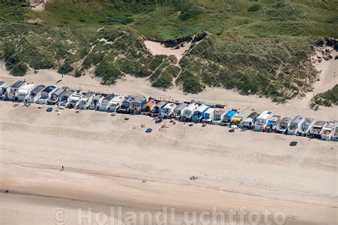 hollandluchtfoto wijk aan zee luchtfoto strandhuisjes