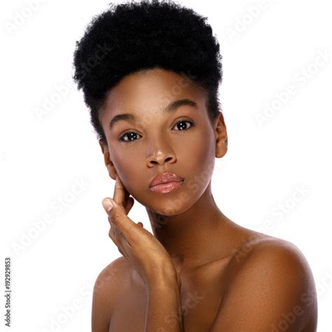 portrait  young  cute african woman imagens  fotos de stock