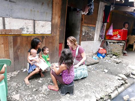 eyd2015 likhaan center for women in manila s slums girl vs globe