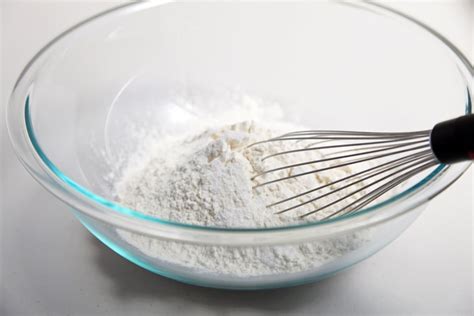 combine the dry ingredients how to make pie crust