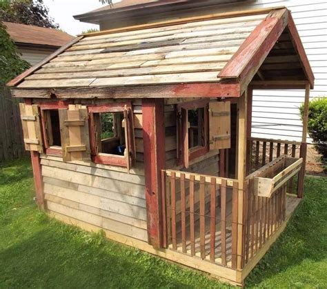 pallet playhouse  buildachildrensplayhouse pallet playhouse play houses build  playhouse