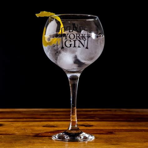 gin glasses     glass   gin  tonic  copa