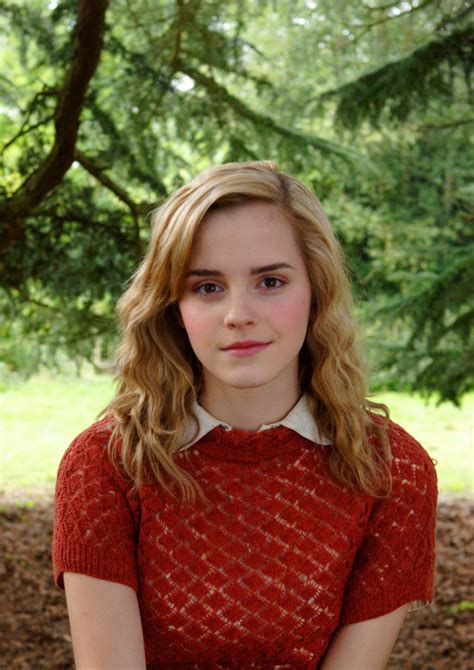 famous english actress emma watson cute picture gallery world of actors