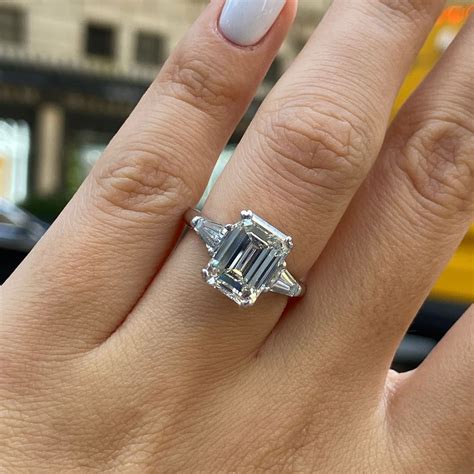 buying   carat emerald cut diamond ring  diamond